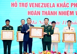 Prime Minister Commends Vietnamese SAR Contingent